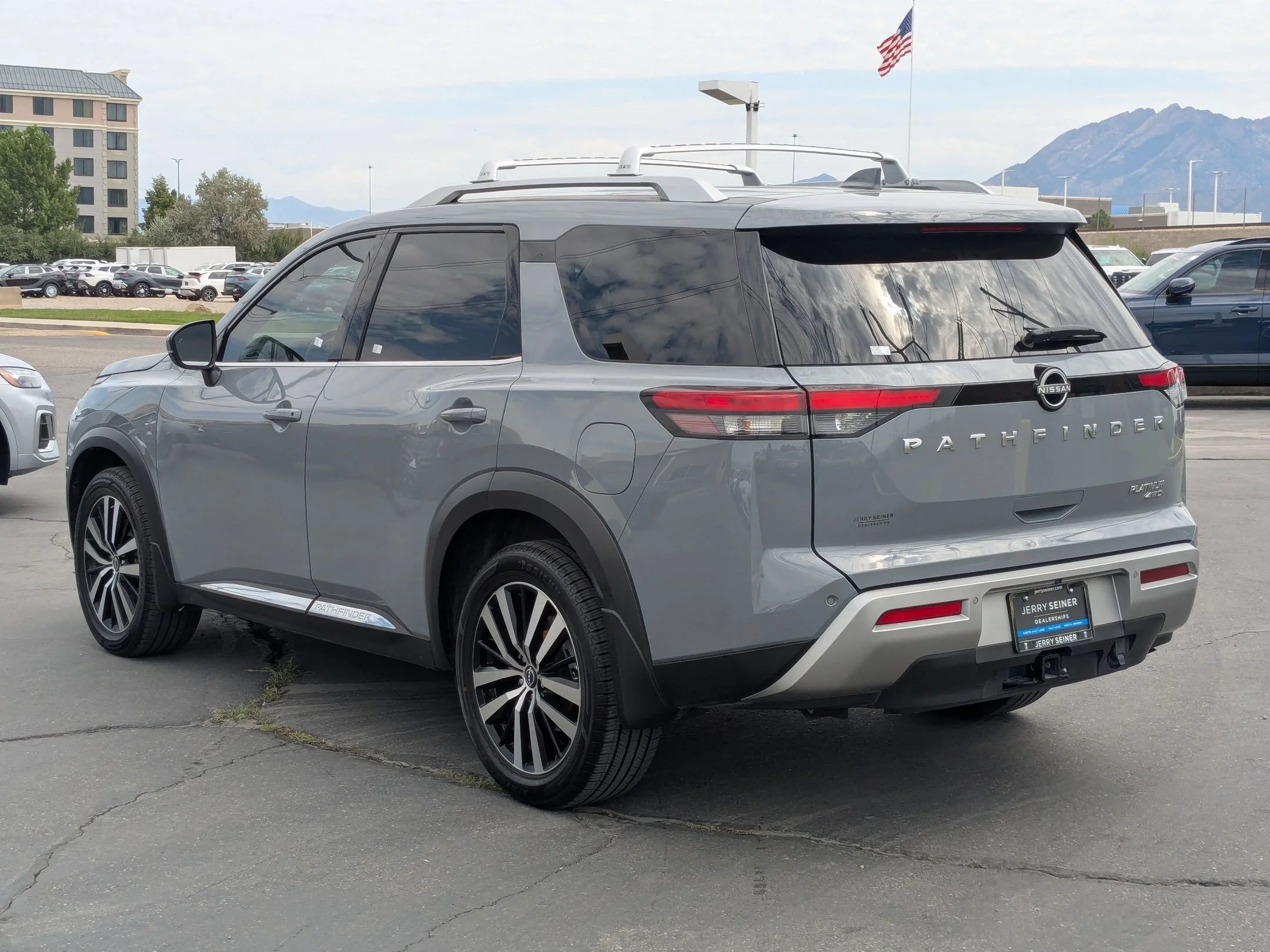 Used 2024 Boulder Gray Pearl Nissan Platinum image 3