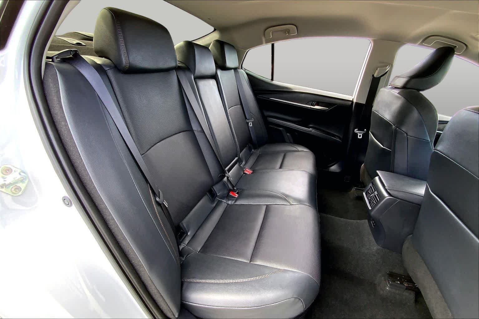 Used 2025 Wind Chill Pearl Toyota XLE image 19