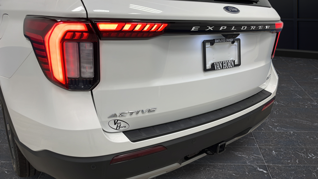 Used 2026 Star White Metallic Tri-Coat Ford Active image 40