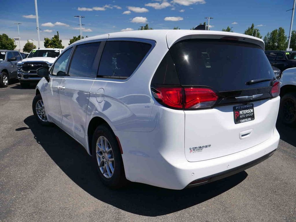 New 2026 Bright White Clear-Coat Exterior Paint Chrysler  image 17