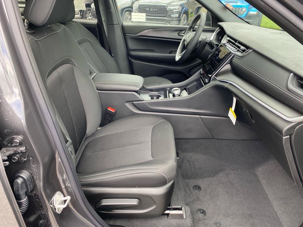 New 2026 Baltic Gray Metallic Clear-Coat Exterior Paint Jeep Laredo X image 17
