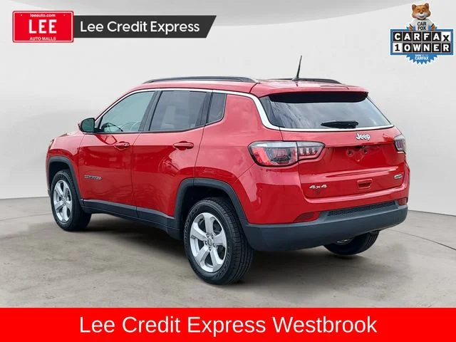 Used 2018 Red Jeep Latitude image 3