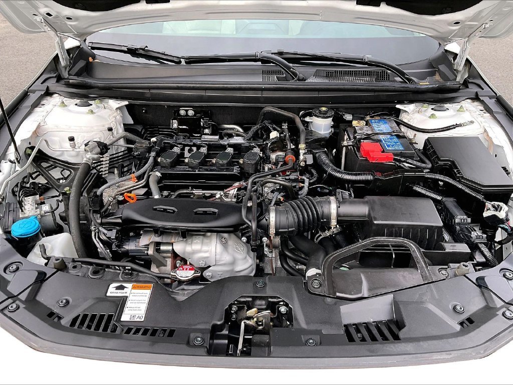 Used 2023 White Honda EX image 28