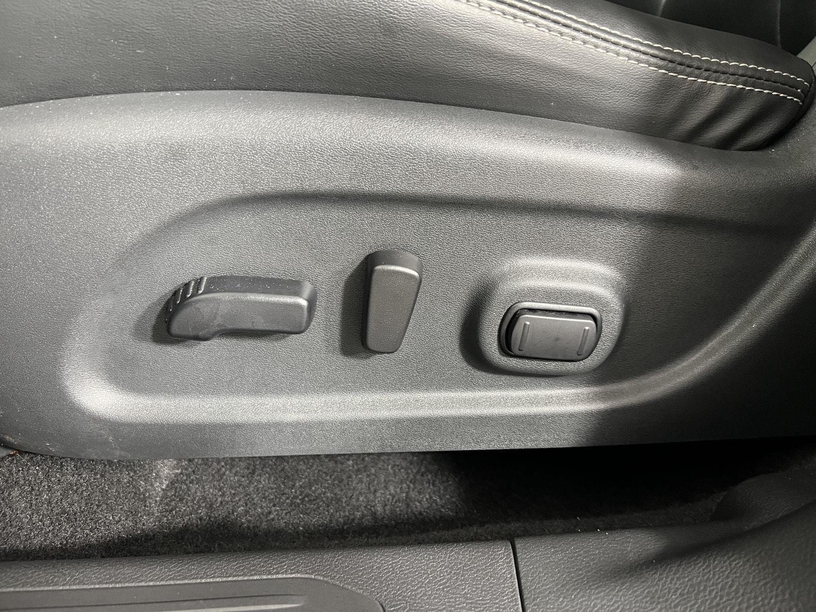 Used 2022 Boulder Gray Pearl Nissan SV image 19