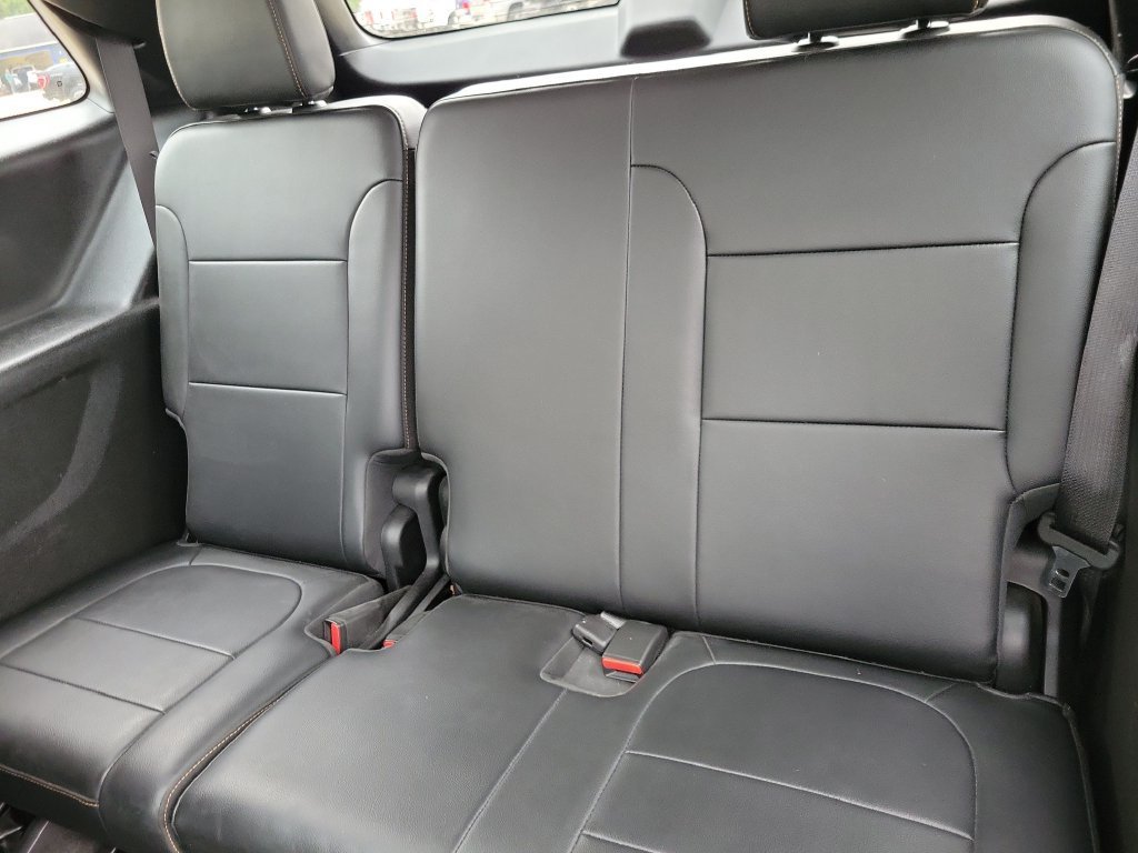 Used 2018 GRAPHITE METALLIC Chevrolet Premier image 12