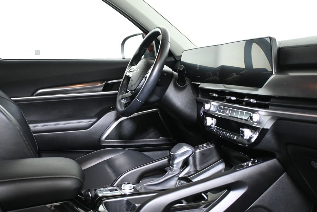 Used 2024 Red Kia S image 33