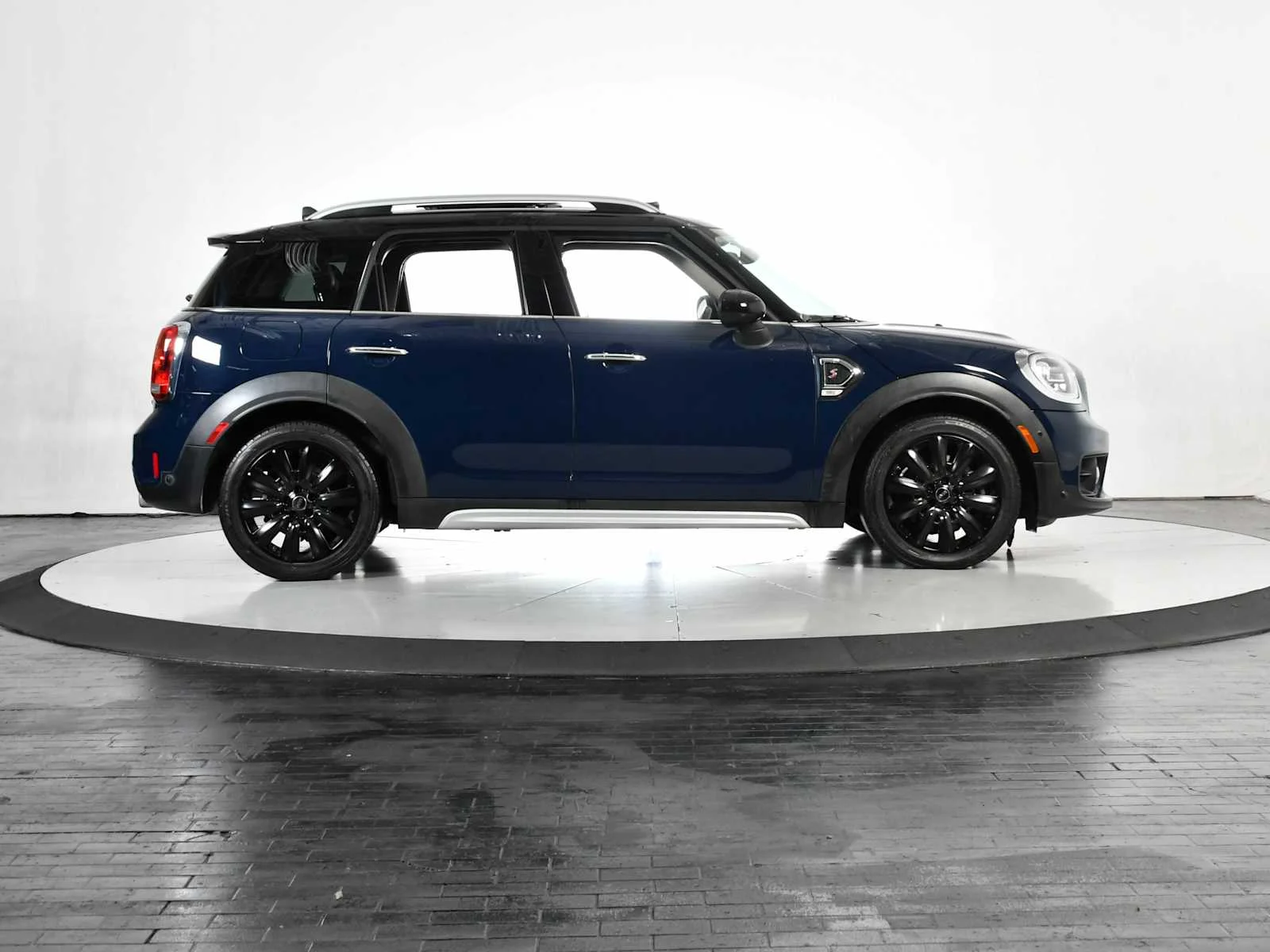 Used 2018 Island Blue Metallic MINI Cooper S image 7