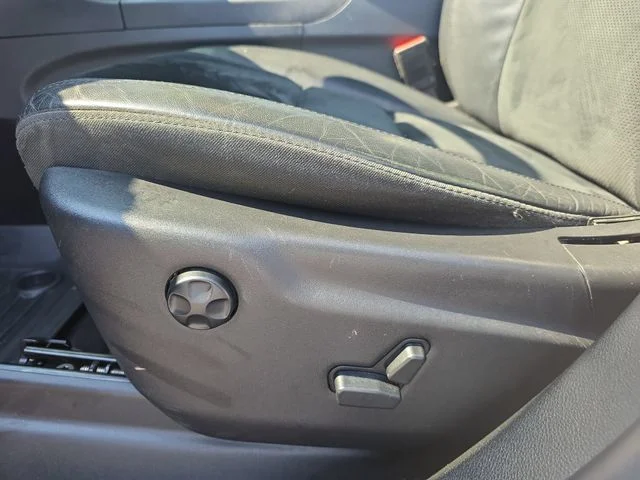 Used 2018 Black Jeep Altitude image 29