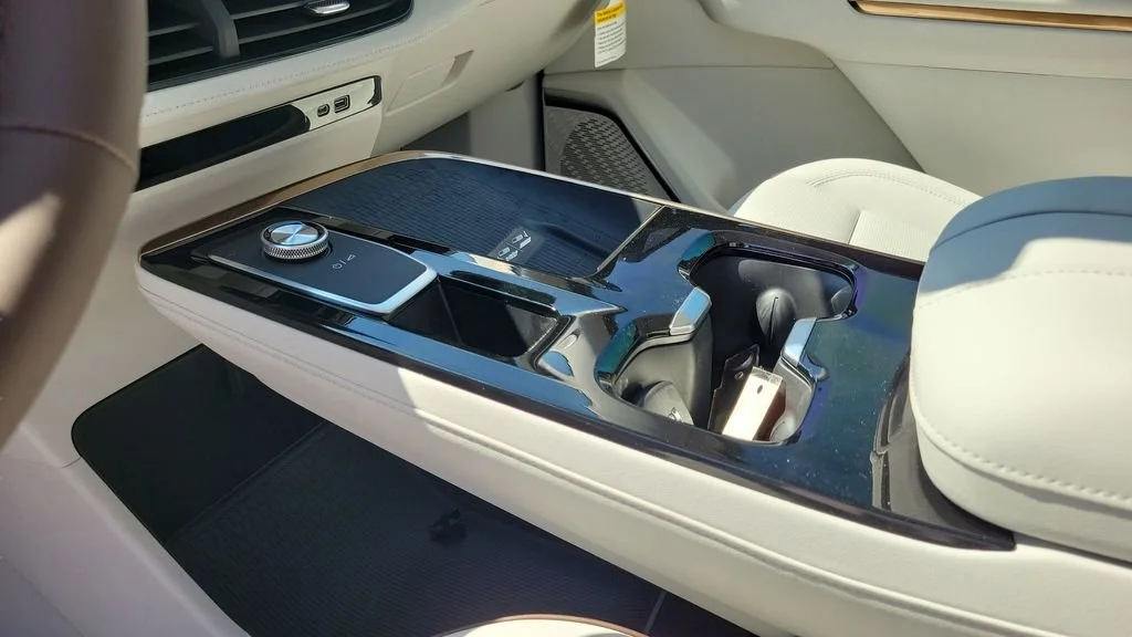New 2026 Ebony Twilight Metallic Buick Avenir image 17