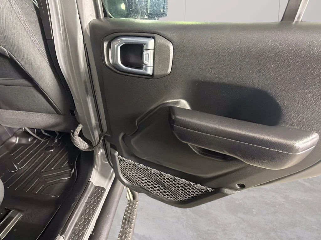 Used 2021 Gray Jeep Sport Altitude 4x4 image 33