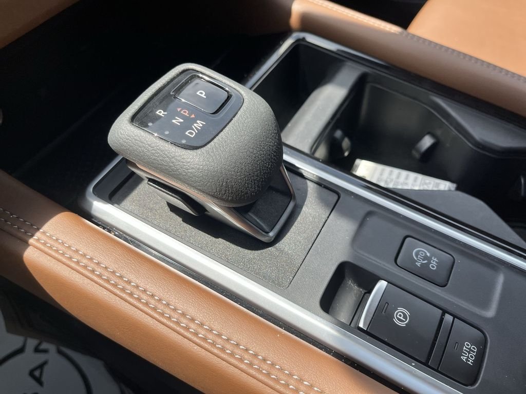 Used 2025 Beige Nissan Platinum image 20