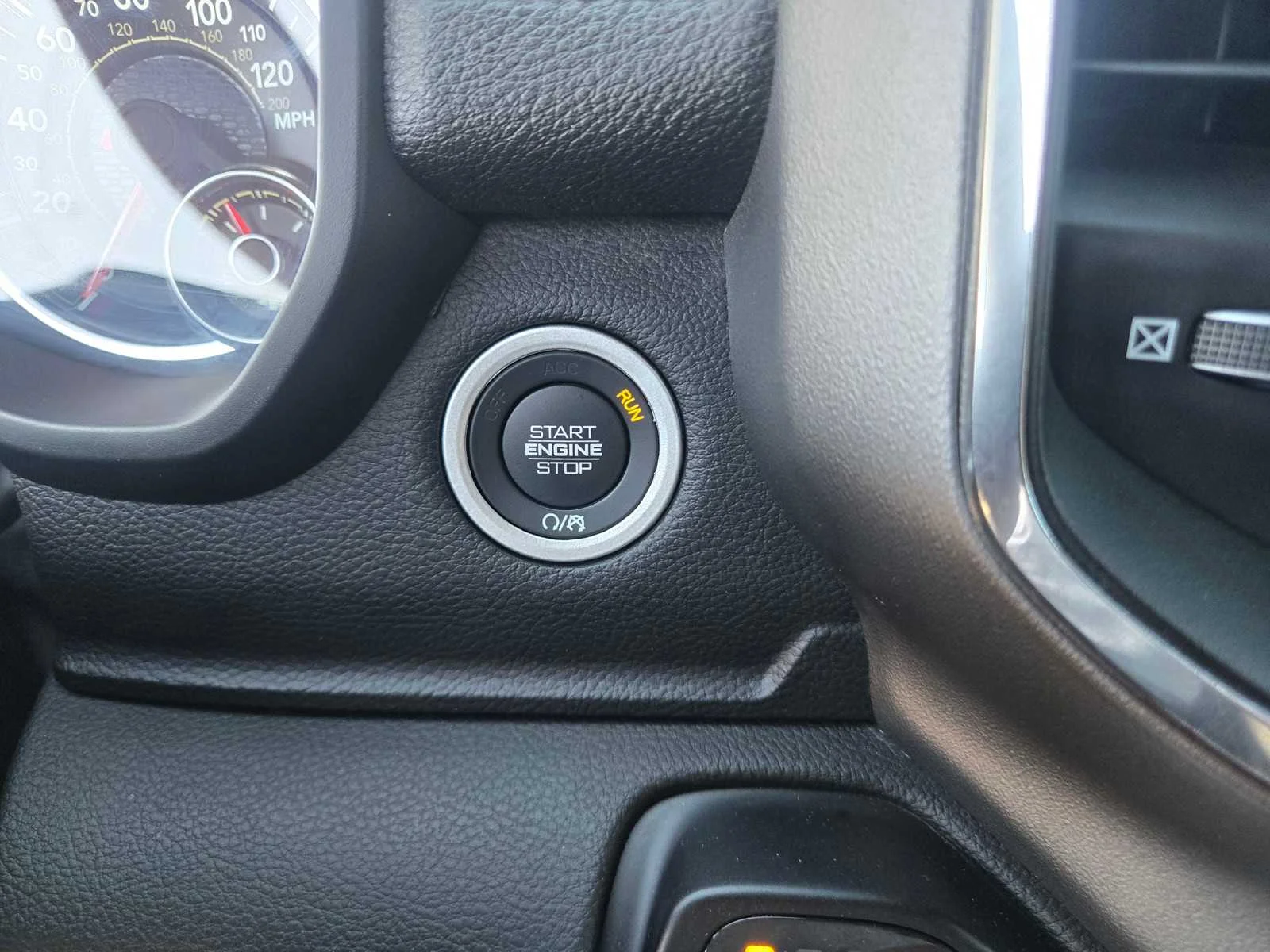 Used 2024  Ram Laramie image 18