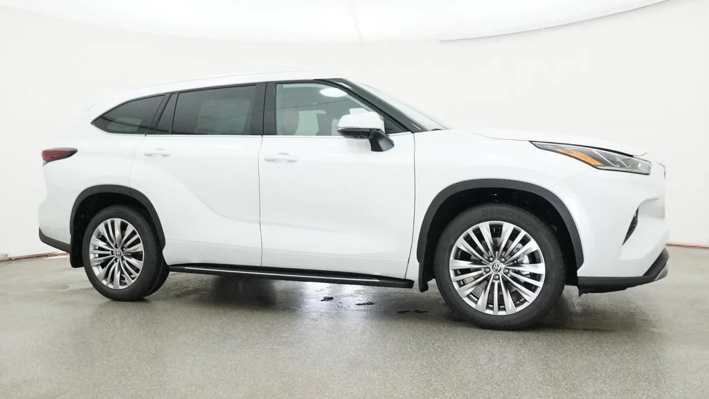 New 2026 Wind Chill Pearl Toyota Platinum image 2