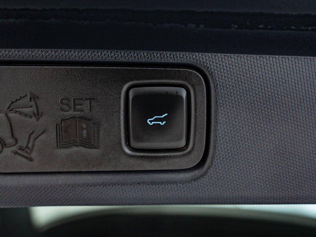 Used 2022 Space White Metallic Ford Premium image 20
