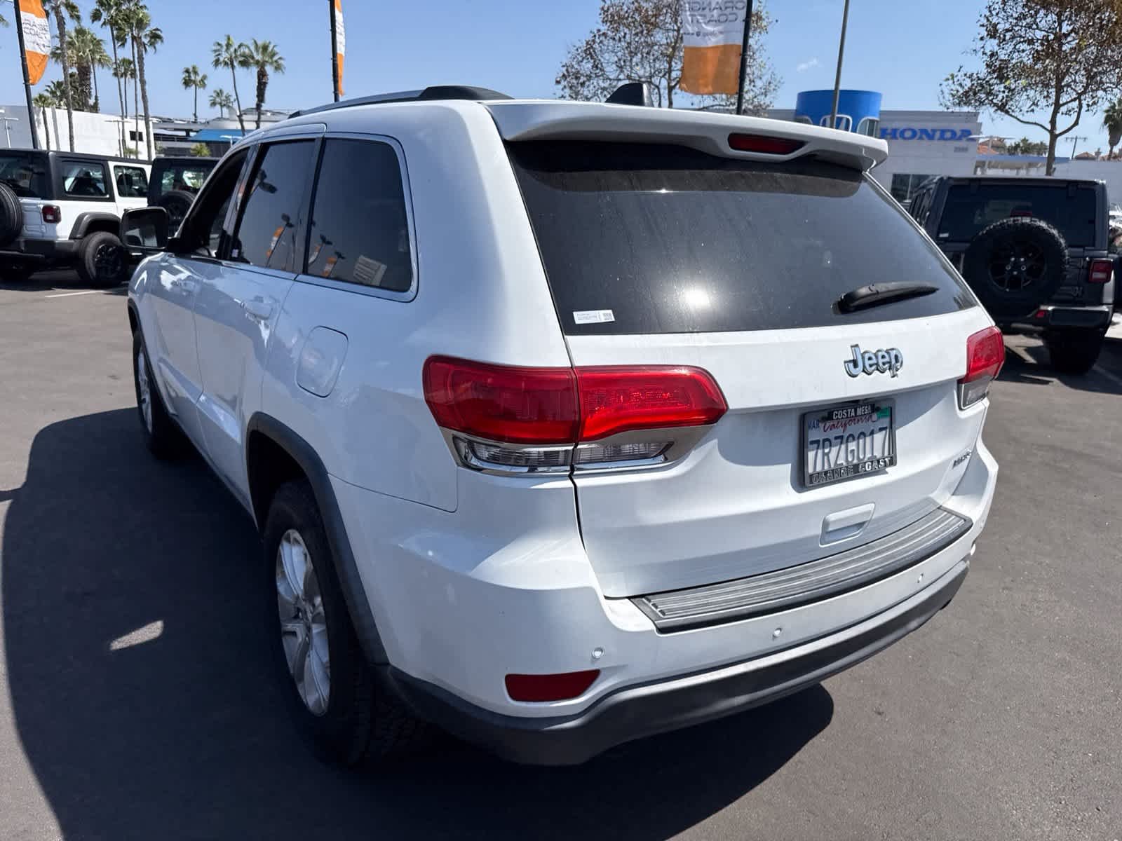Used 2015 Bright White Clearcoat Jeep Laredo image 20