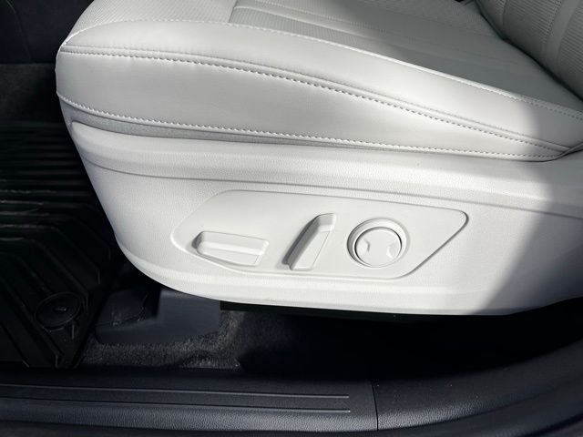 New 2026 White Kia S image 16