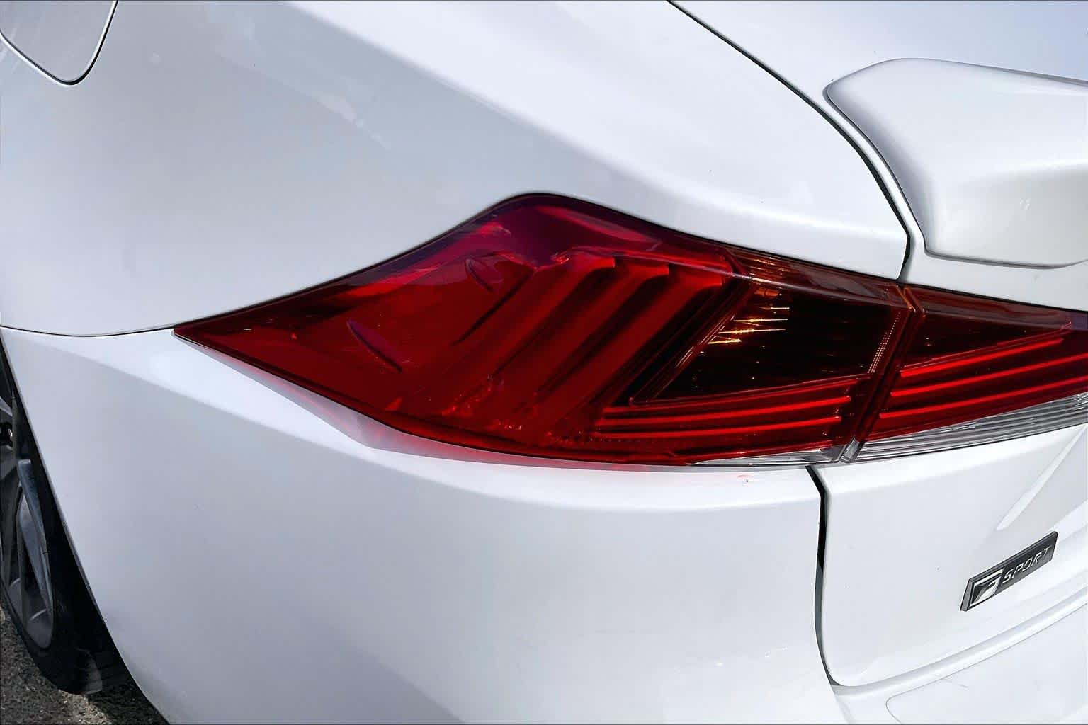 Used 2018 Ultra White Lexus  image 28