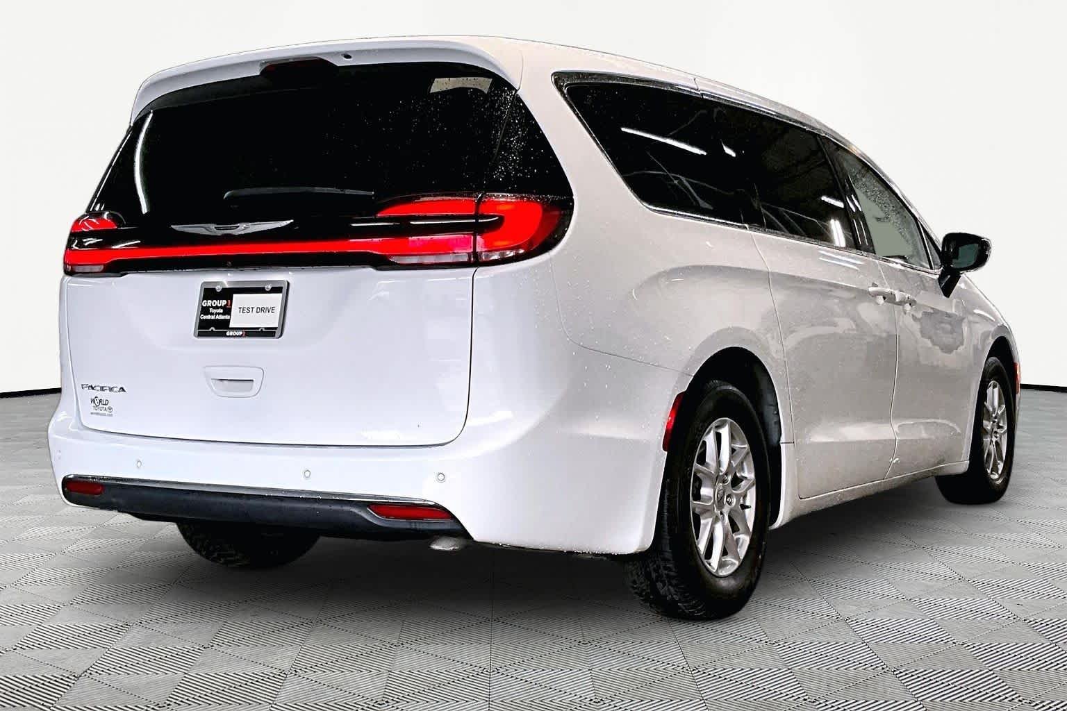 Used 2024 Bright White Clearcoat Chrysler Touring L image 13