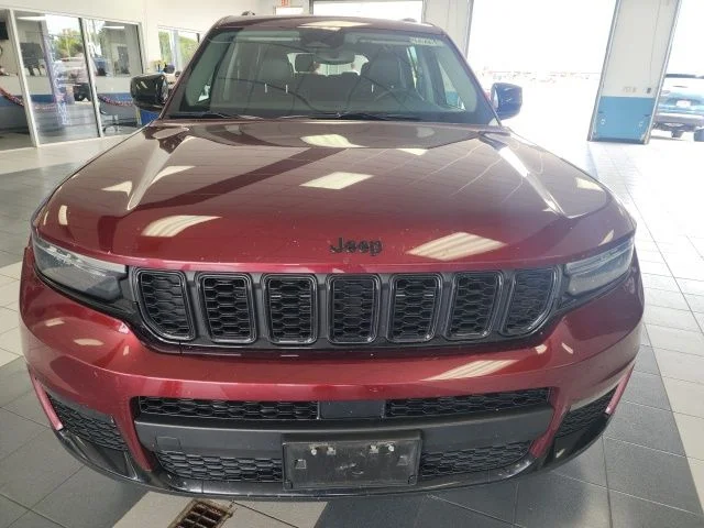 Used 2023 Velvet Jeep Limited image 8