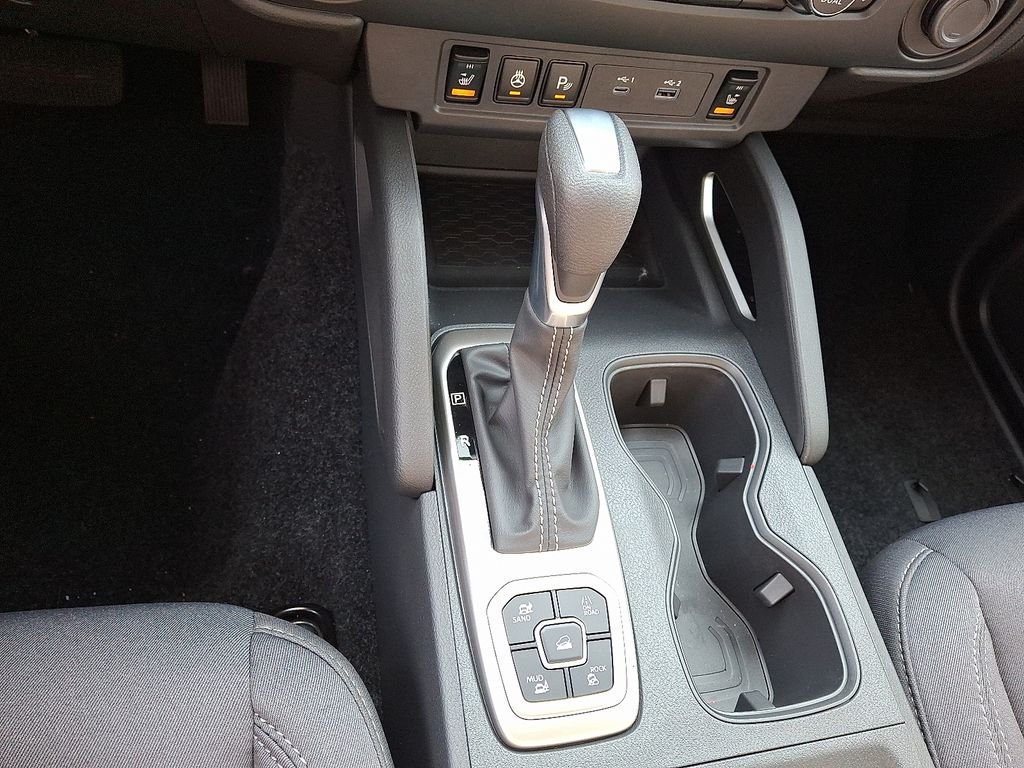 New 2026 Glacier White Nissan Crew Cab SV image 9