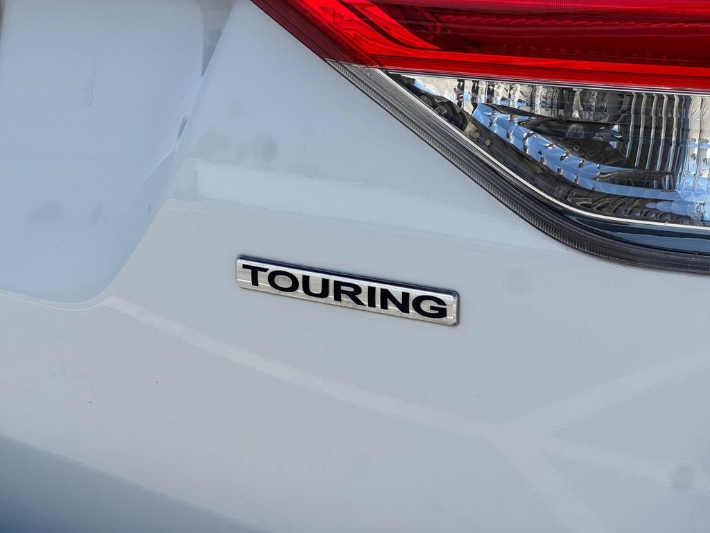 Used 2014 White Diamond Pearl Honda Touring image 10