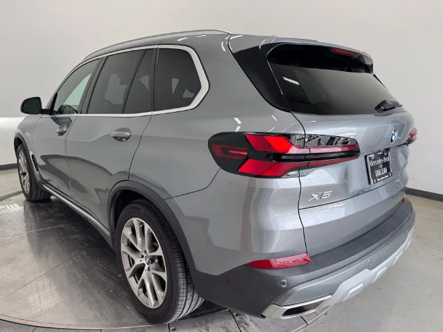 Used 2024 Skyscraper Gray Metallic BMW sDrive40i image 9