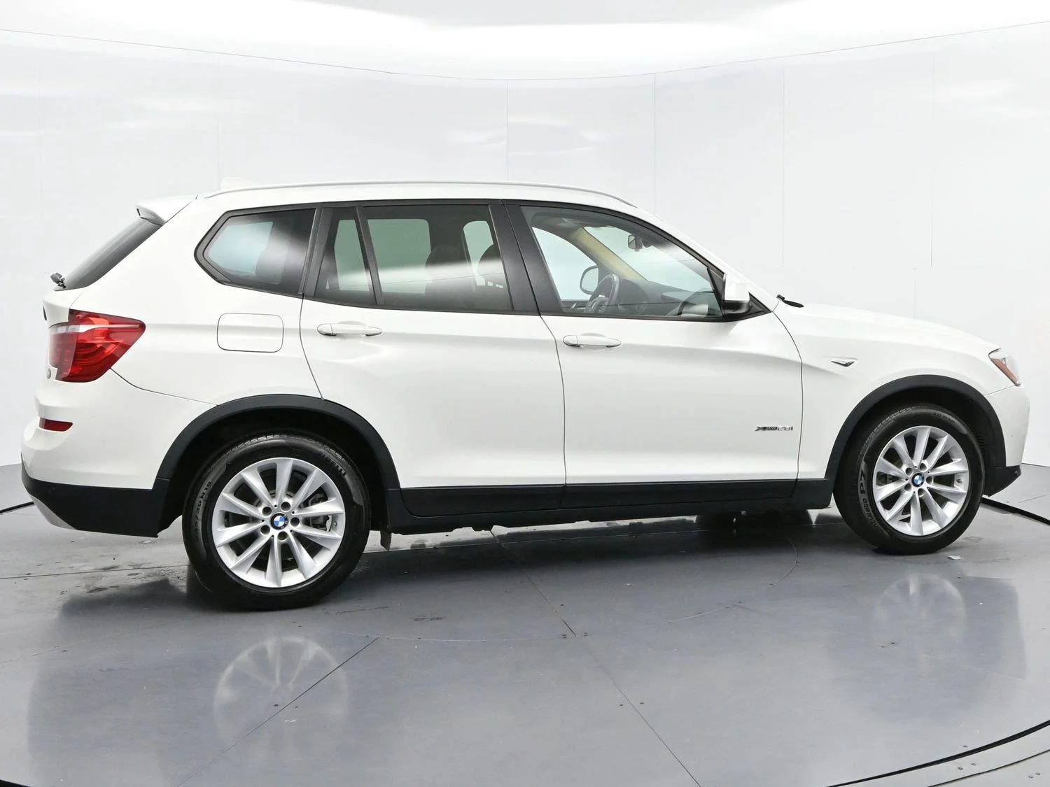 Used 2017 Alpine White BMW xDrive28i image 8