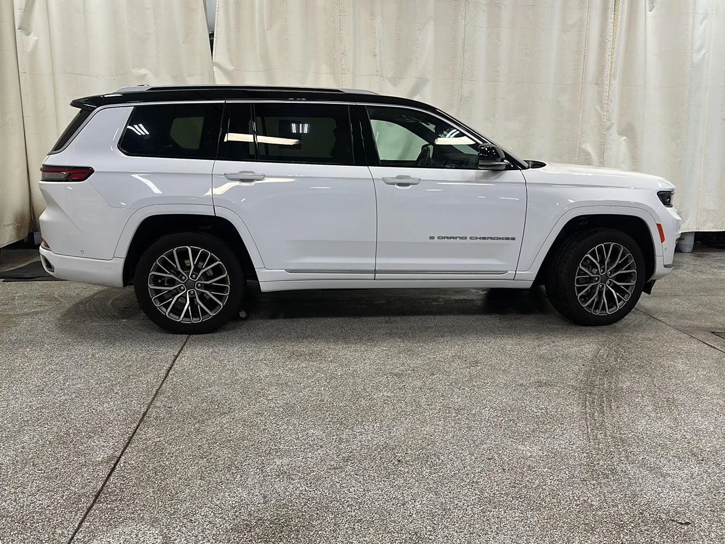 Used 2023 Bright White Clearcoat Jeep Summit Reserve image 6