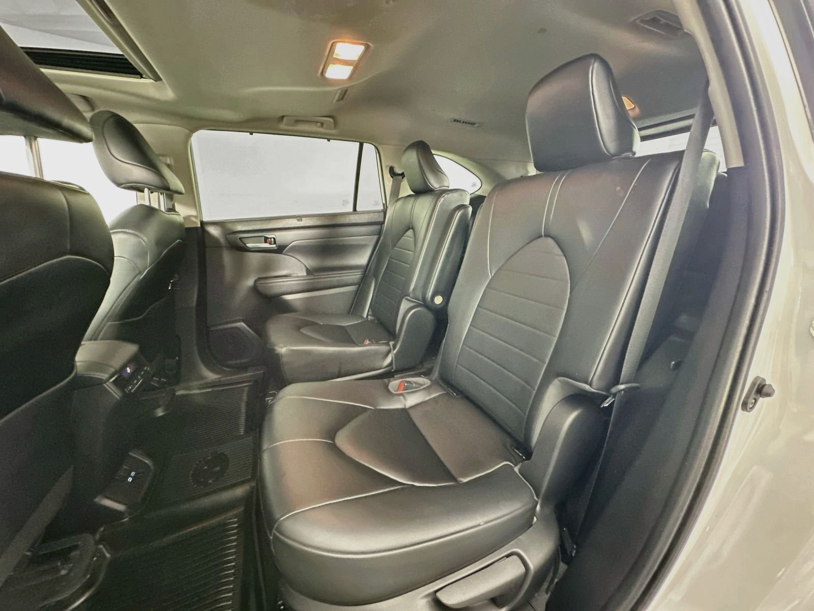 Used 2023 Pearl Toyota XLE image 25