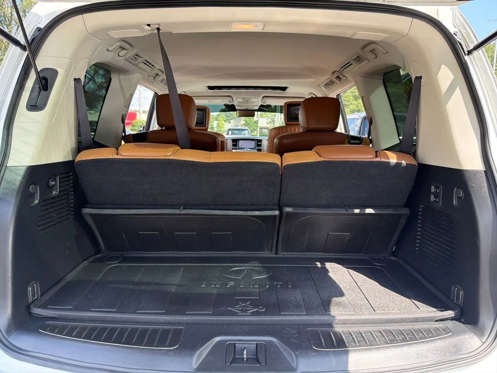 Used 2018 Moonstone White INFINITI  image 33