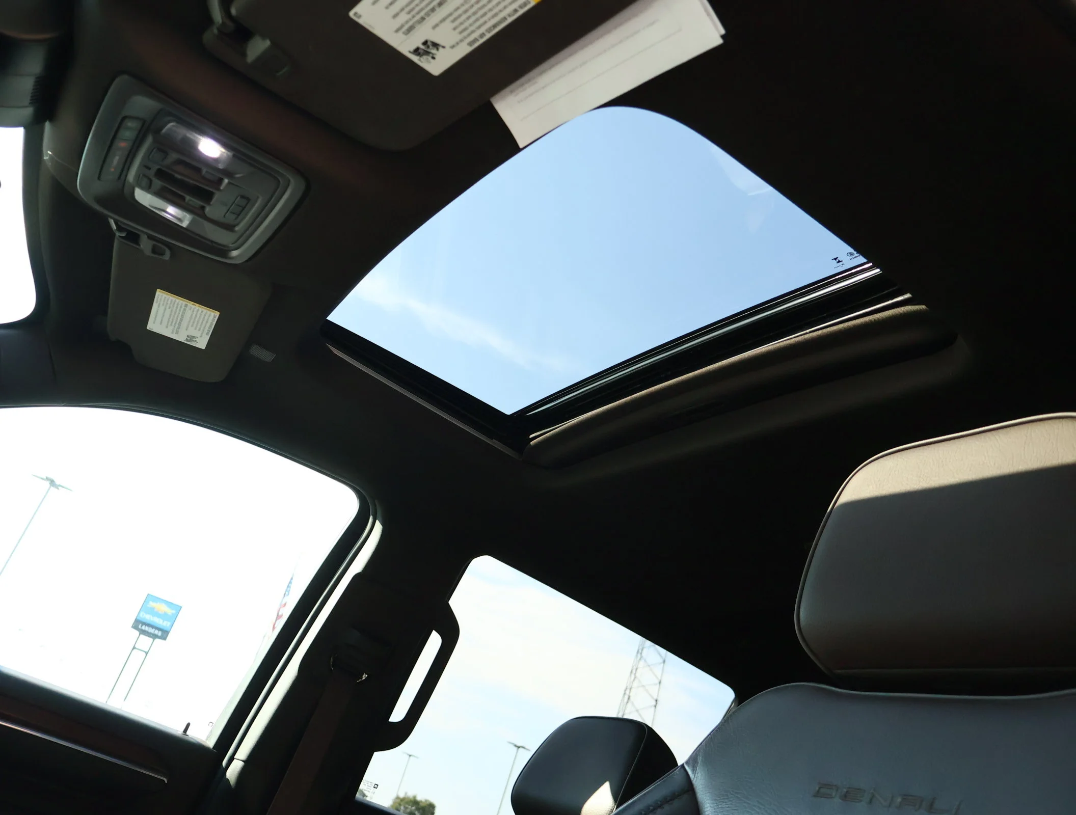 Used 2025 White Frost Tricoat GMC Denali image 27