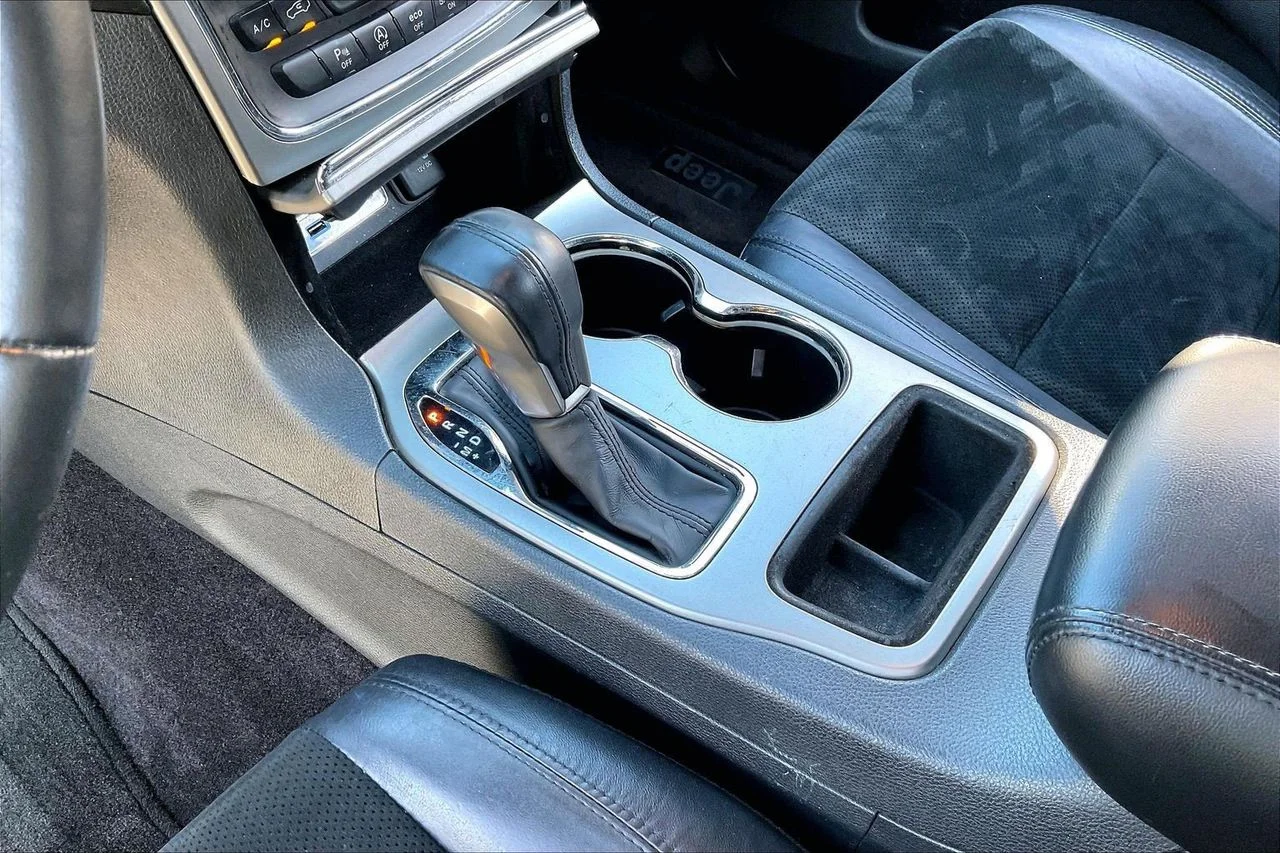 Used 2017 White Jeep Altitude image 30