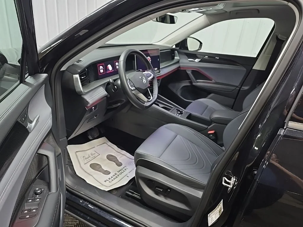 Used 2025 Black Volkswagen 2.0T SE image 28