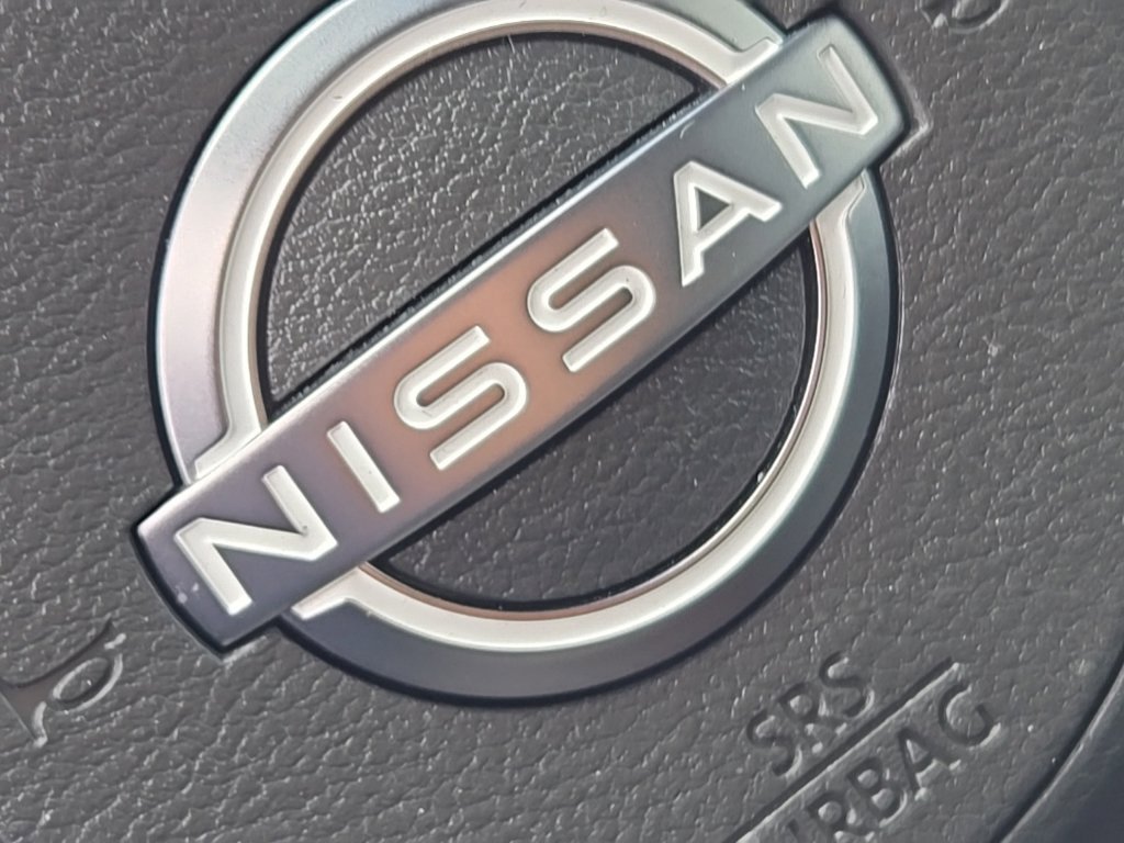 Used 2024 White Nissan Platinum image 24