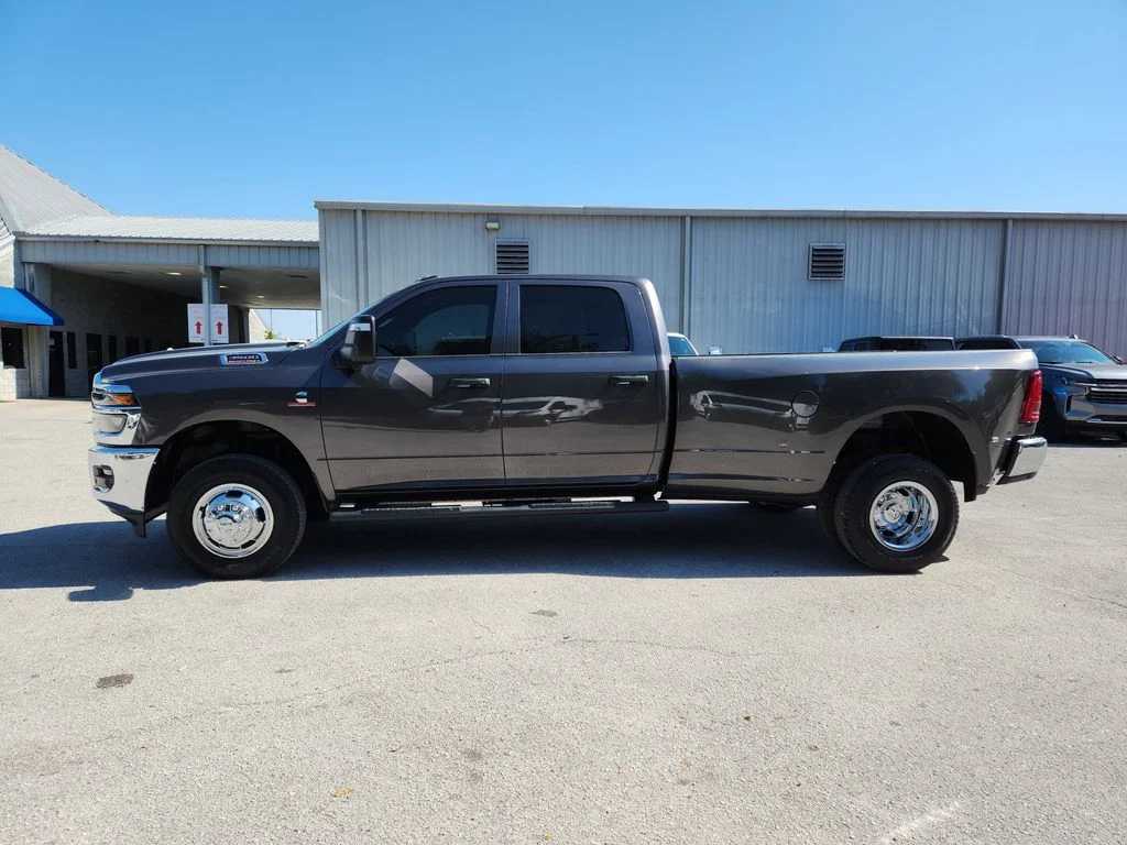 New 2026 Granite Crystal Metallic Clear-Coat Exterior Paint RAM Tradesman image 6