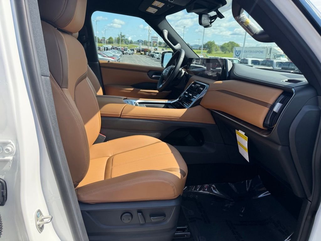 New 2026 Aspen White TriCoat Nissan SL image 33