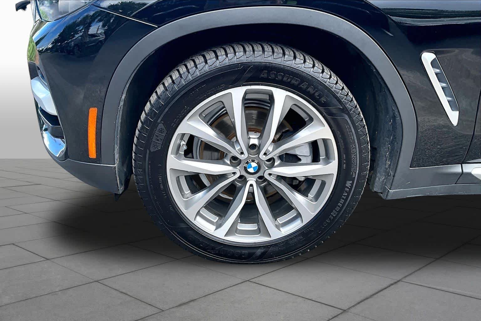 Used 2019 Jet Black BMW xDrive30i image 11