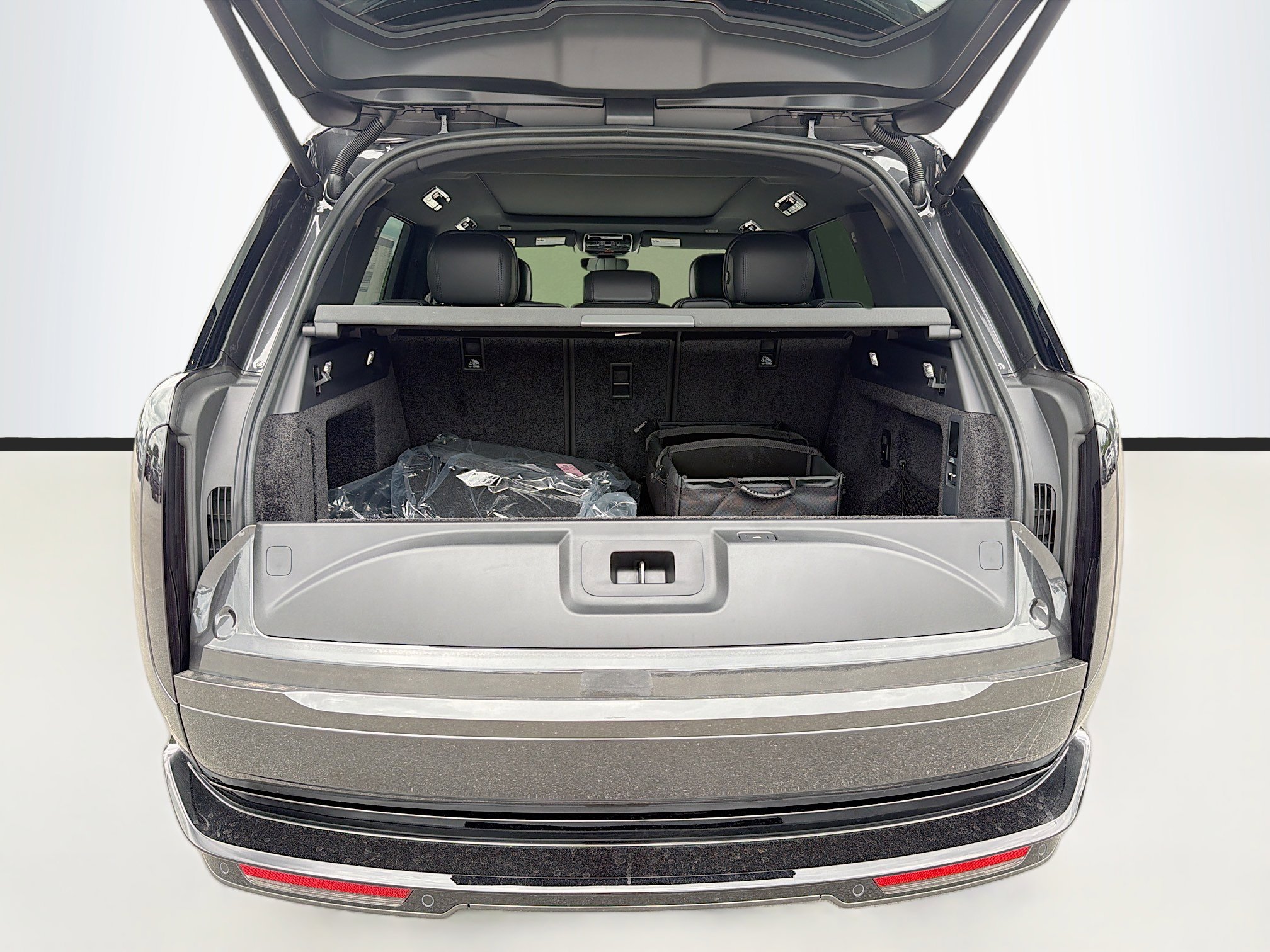 New 2026 Carpathian Grey Land Rover SE image 45