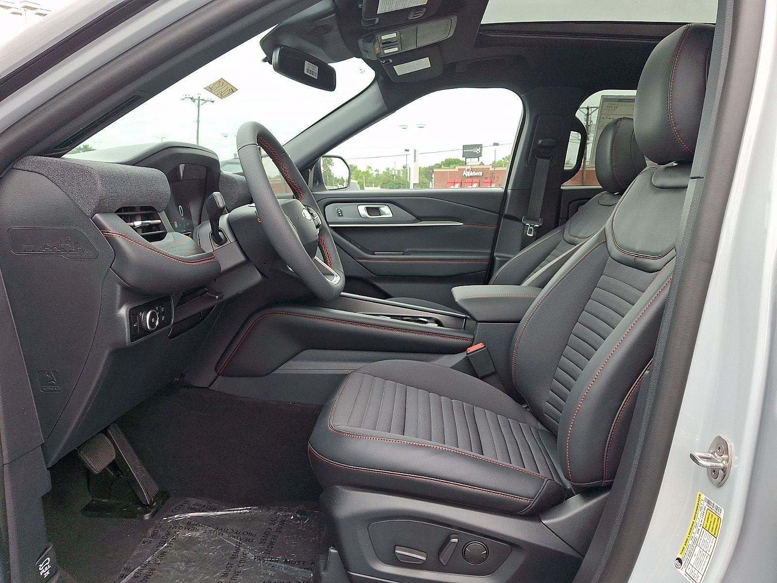 New 2026 Space White Metallic Ford ST-Line image 6