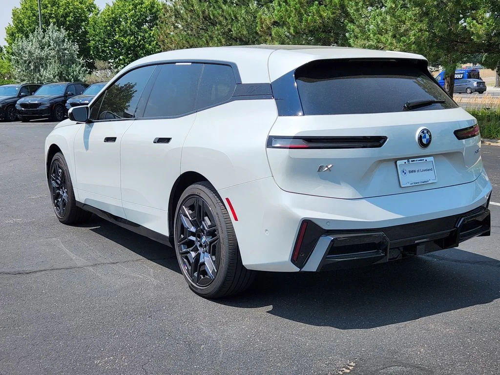 Used 2026 White Metallic BMW xDrive60 image 3