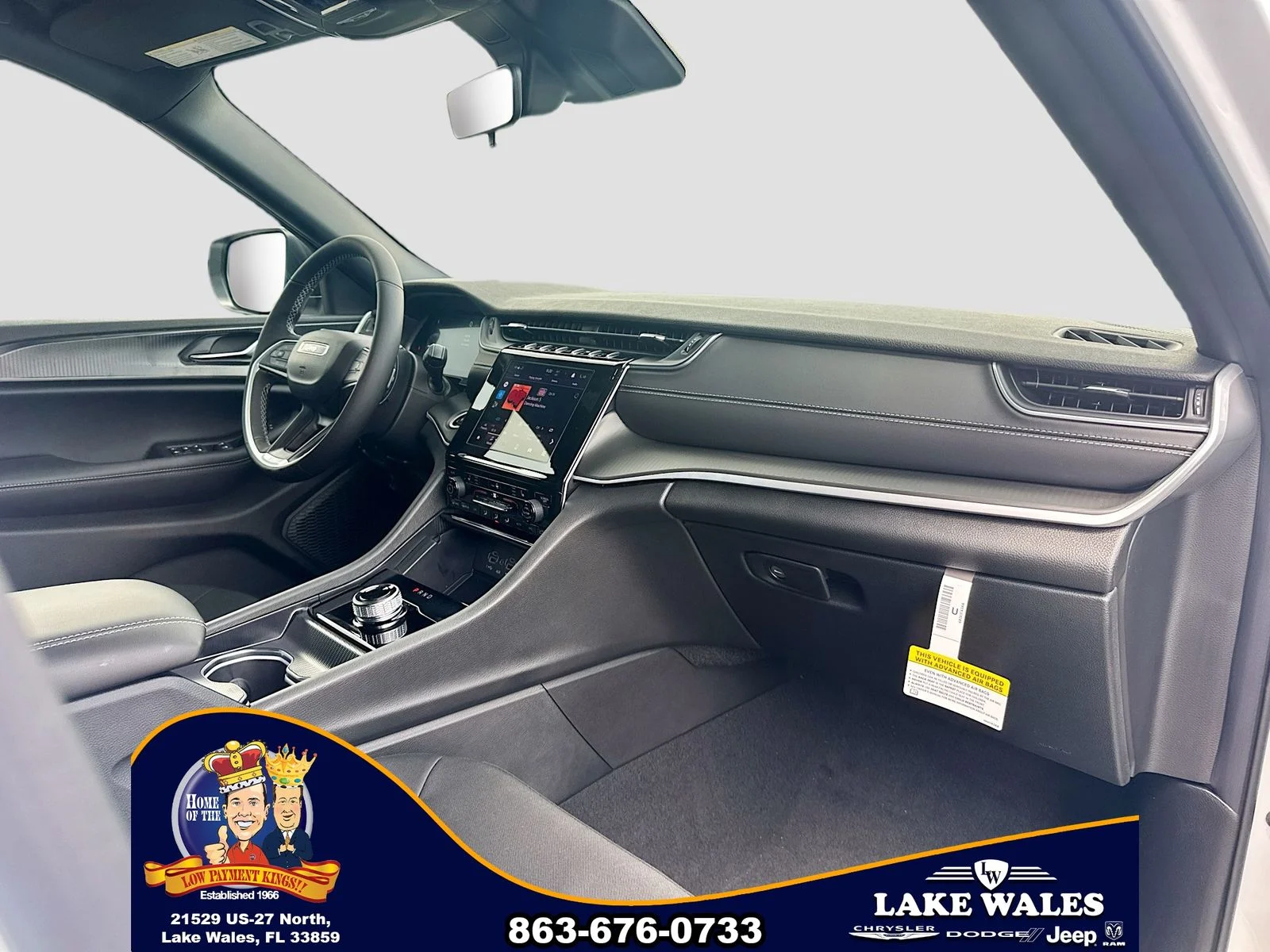 New 2026 Bright White Clear-Coat Exterior Paint Jeep Laredo X image 30