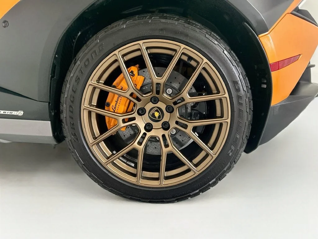 Used 2023 Orange Lamborghini  image 26