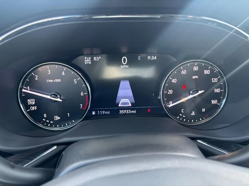Used 2023 Summit White Buick Essence image 19