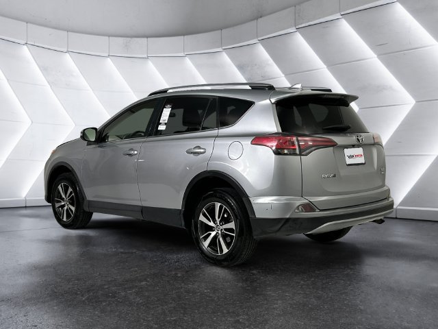 Used 2018 Silver Toyota XLE image 6