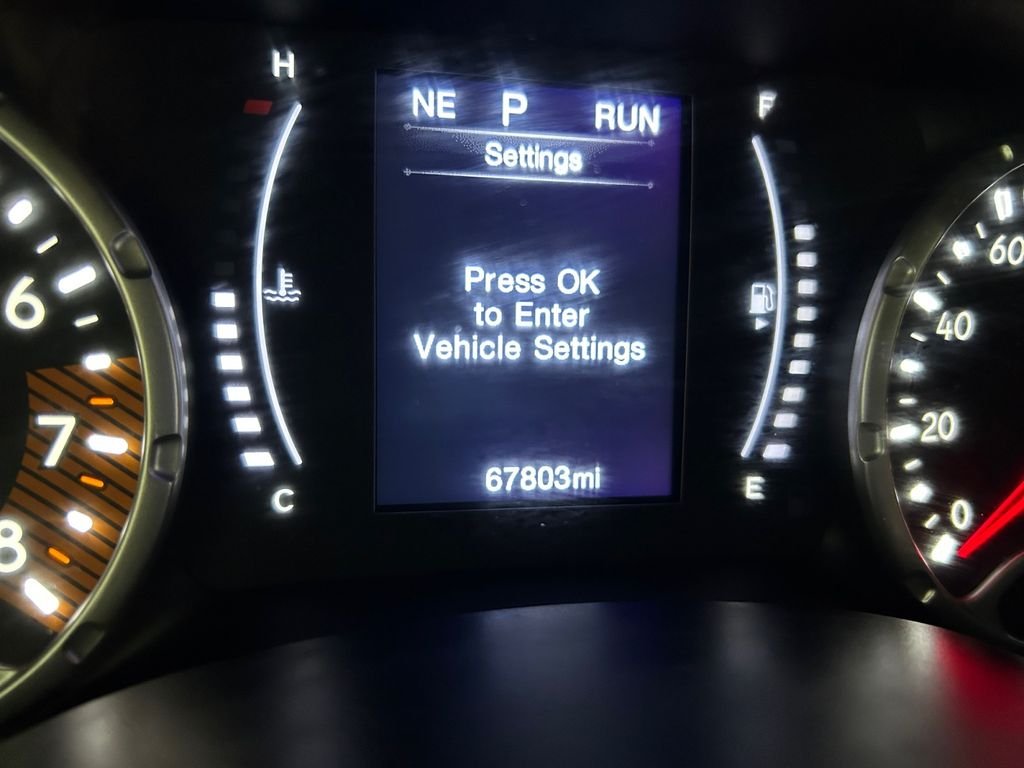 Used 2023 White Jeep Latitude image 10