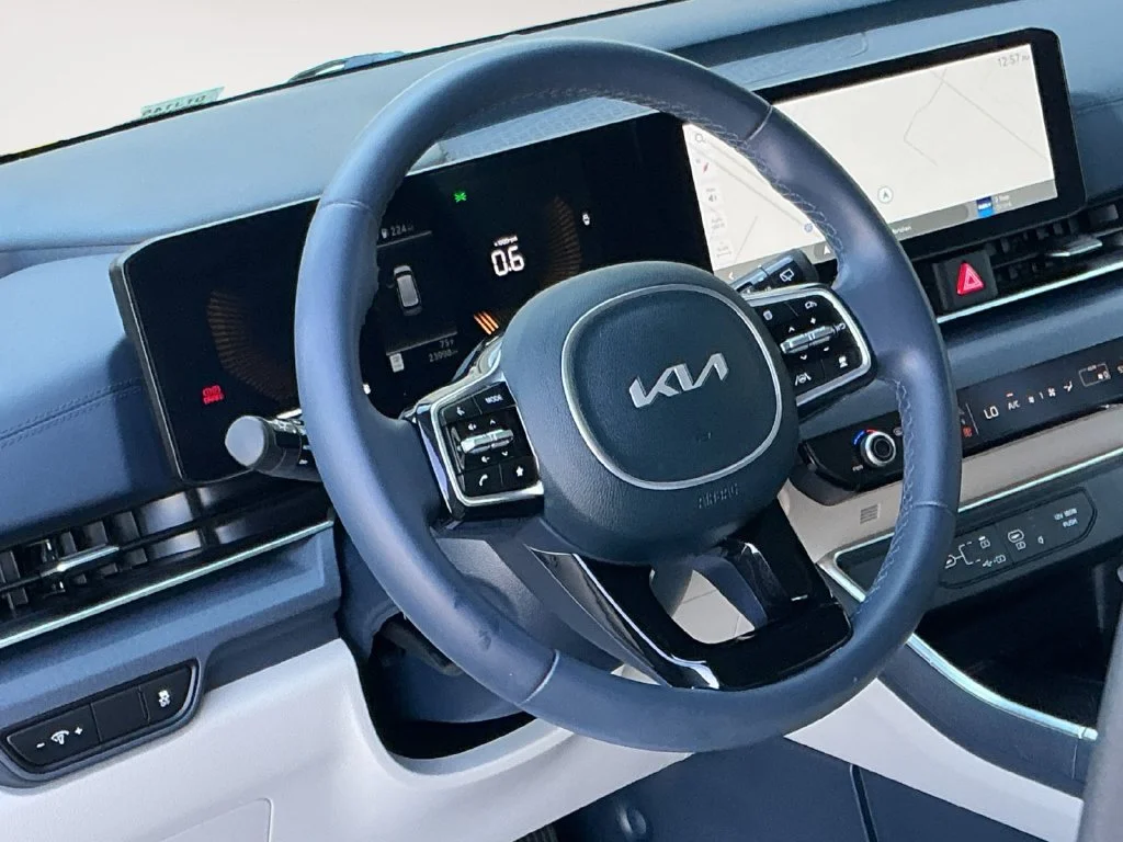 Used 2025 White Kia EX image 19