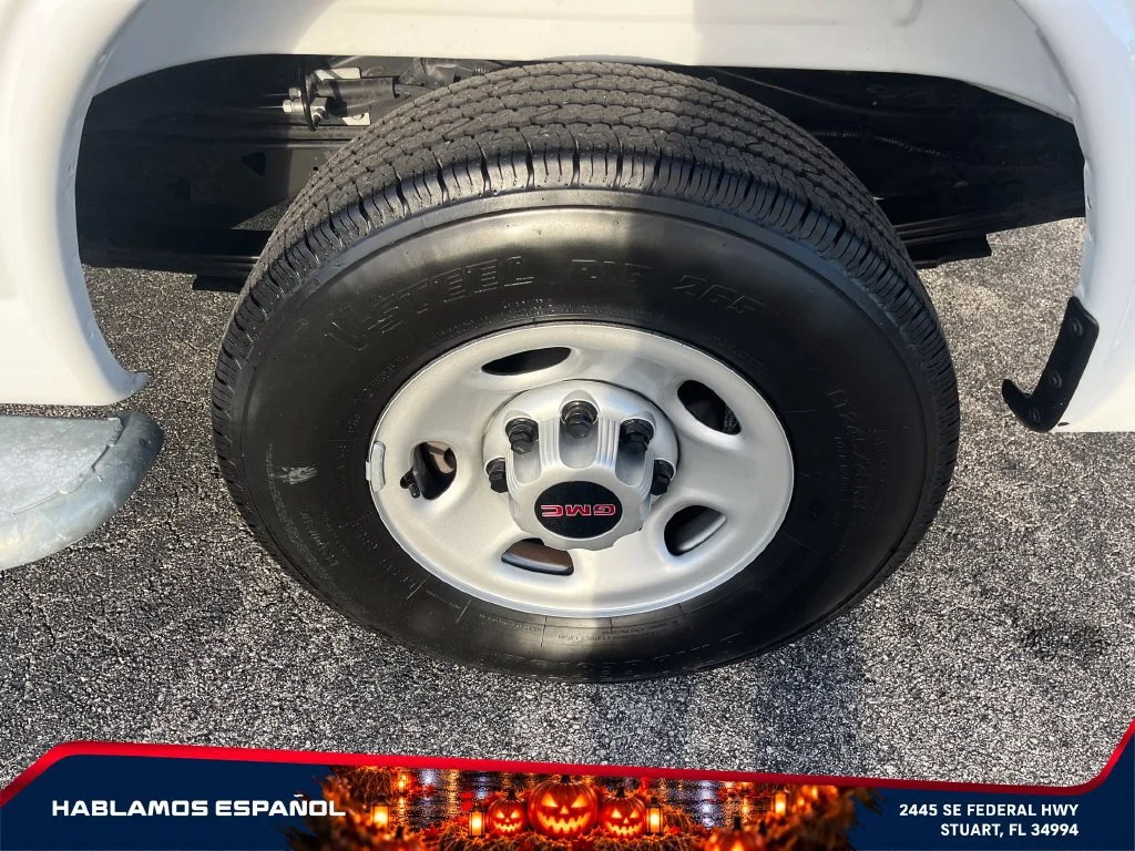 Used 2025 Summit White GMC Work Van image 9