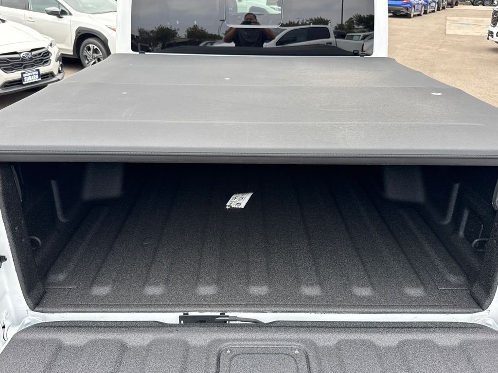 New 2026 Bright White Clear-Coat Exterior Paint Jeep Mojave X image 13