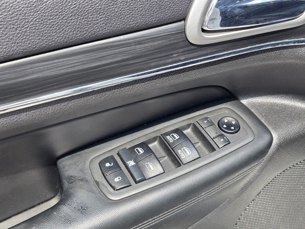 Used 2019 White Jeep Limited image 14