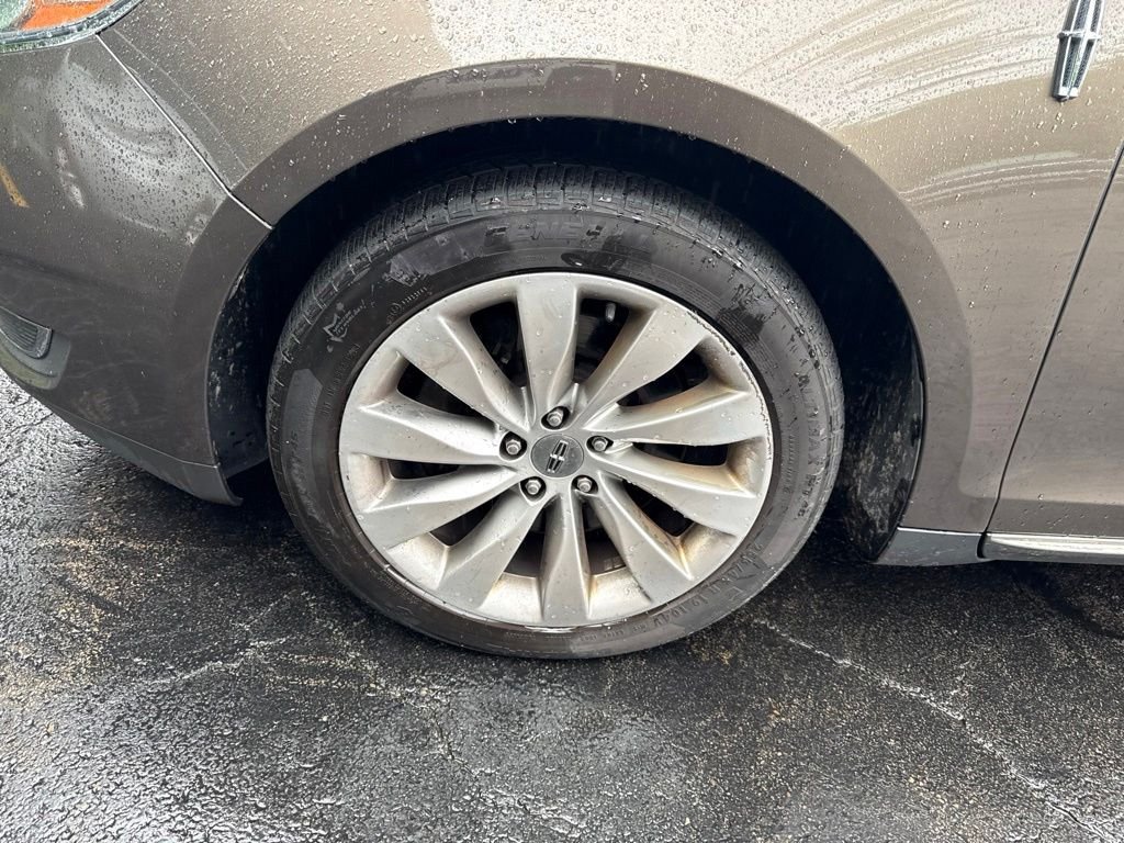 Used 2015 Brown Lincoln Base image 11
